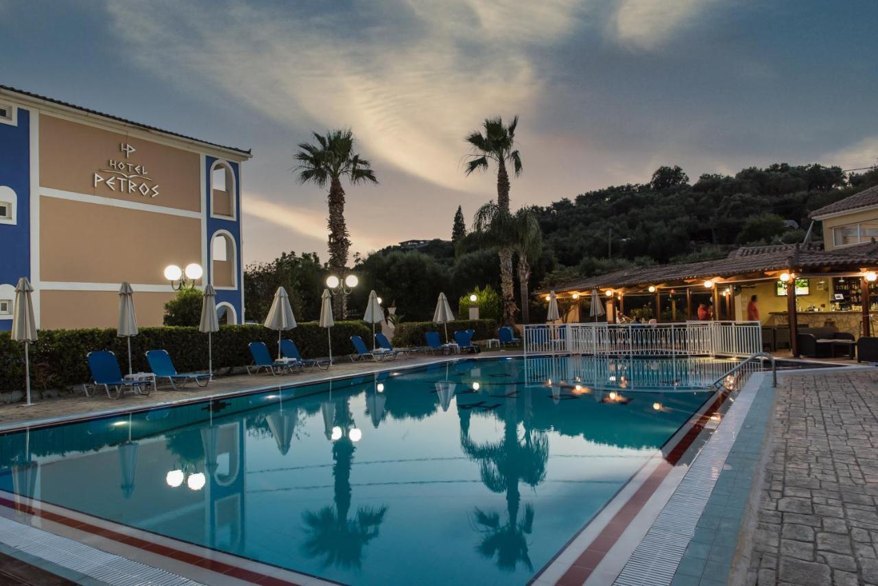 Hotel Petros チィリヴィ エクステリア 写真