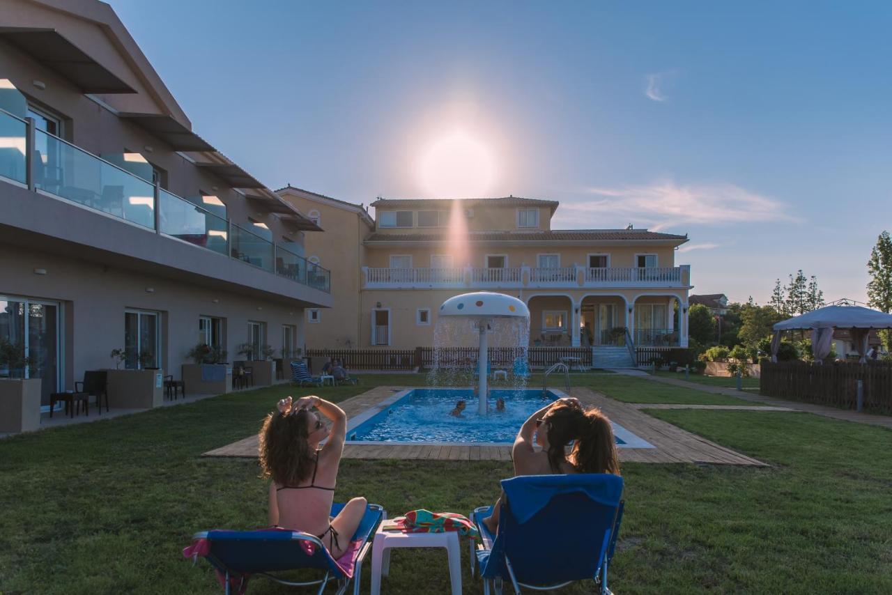 Hotel Petros チィリヴィ エクステリア 写真
