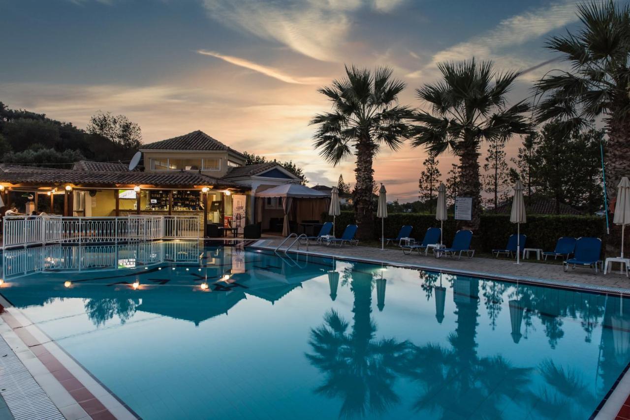 Hotel Petros チィリヴィ エクステリア 写真