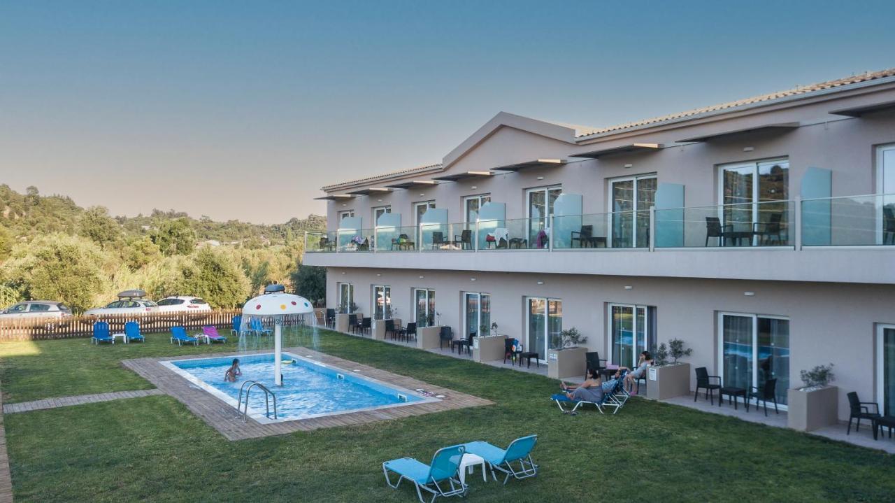 Hotel Petros チィリヴィ エクステリア 写真