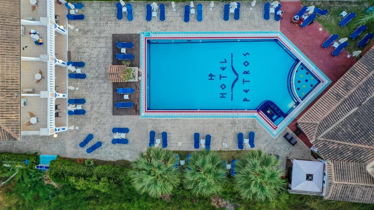Hotel Petros チィリヴィ エクステリア 写真