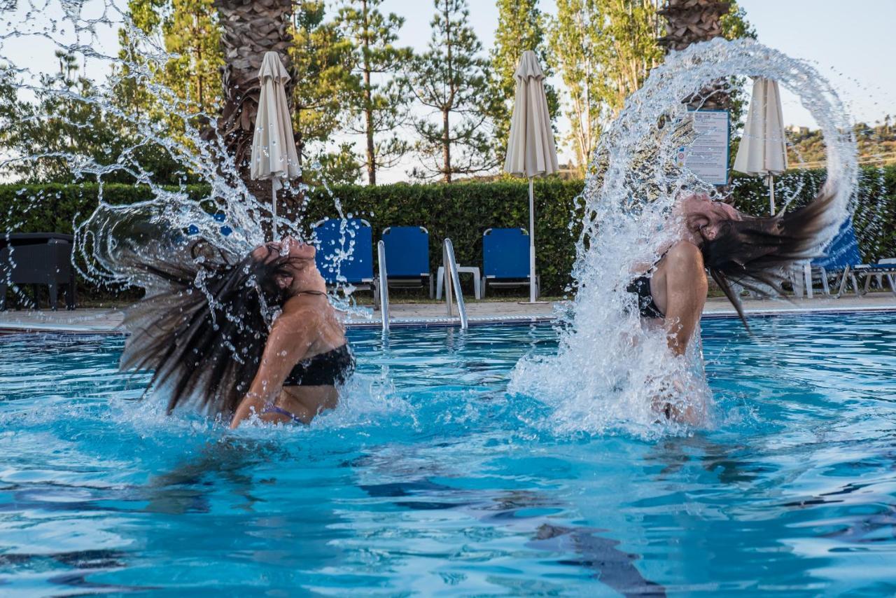 Hotel Petros チィリヴィ エクステリア 写真