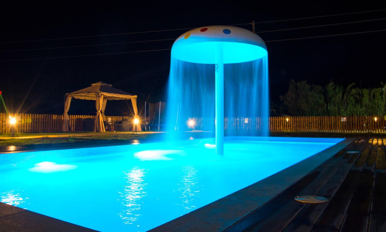 Hotel Petros チィリヴィ エクステリア 写真